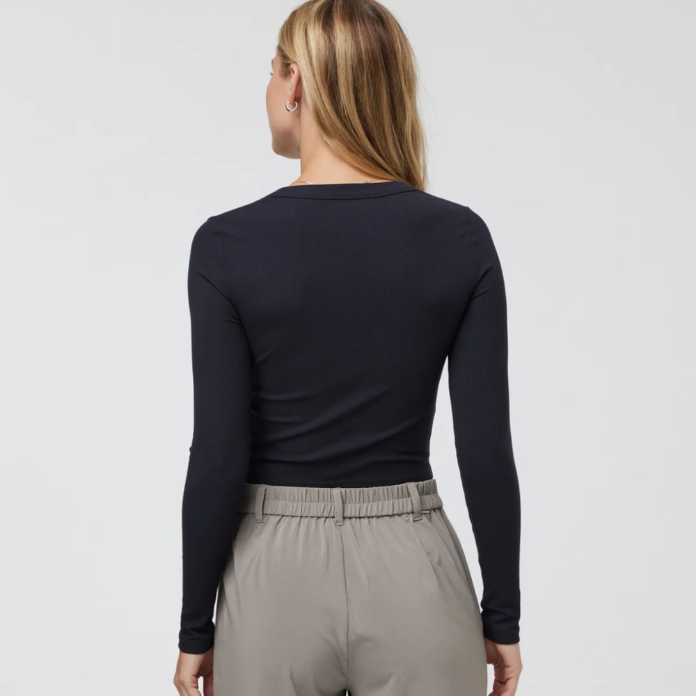 Vuori Women's Long Sleeve Pose Scoop Tee Black Size medium - Picture 3 of 14